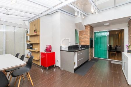 3_photo/94dce5c15f.b5da8a9e89e1b846-ATLAS-def71423-ed34-44eb-bcf8-34f766ed82b9.jpg de casa à venda com 3 quartos, 260m² em Bacacheri, Curitiba