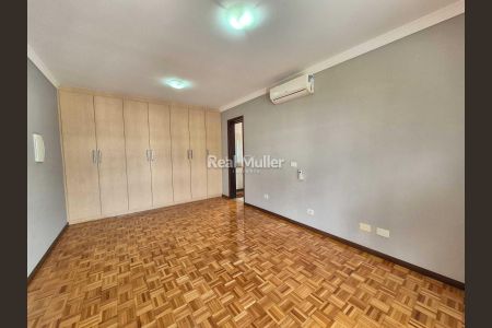 6_photo/94dce5c19d.e9a0370e41ffee45-ATLAS-b9f2a953-7e46-4264-bf39-d19b9282919e.jpg de casa à venda com 3 quartos, 170m² em Bacacheri, Curitiba