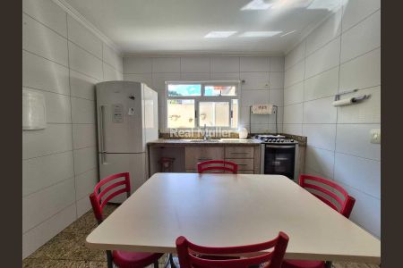 11_photo/94dce5c19d.e9a0370e41ffee45-ATLAS-be09e31f-5bc8-490a-96bd-b9d20674c092.jpg de casa à venda com 3 quartos, 170m² em Bacacheri, Curitiba