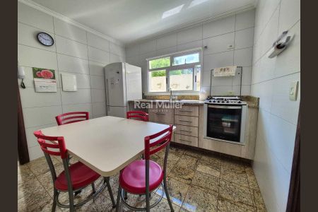 12_photo/94dce5c19d.e9a0370e41ffee45-ATLAS-caa8a7f1-12f5-4909-9f96-1f08ec038c10.jpg de casa à venda com 3 quartos, 170m² em Bacacheri, Curitiba