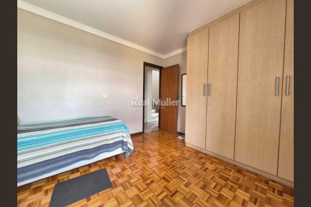 5_photo/94dce5c19d.e9a0370e41ffee45-ATLAS-d4e77447-ed34-434a-b460-ab1c69ae6478.jpg de casa à venda com 3 quartos, 170m² em Bacacheri, Curitiba