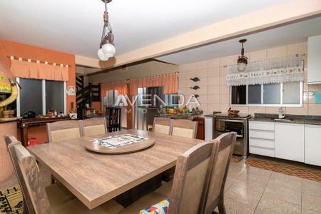 5_photo/94dce5c1f1.eef4d4ed5dafe0c3-ATLAS-1a8d0a20-93e4-4f2f-9999-4561b1b1b356.jpg de casa à venda com 4 quartos, 358m² em Bacacheri, Curitiba