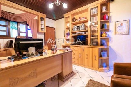 11_photo/94dce5c1f1.eef4d4ed5dafe0c3-ATLAS-46f8a767-eaea-4a12-ab91-4df77c4e0197.jpg de casa à venda com 4 quartos, 358m² em Bacacheri, Curitiba