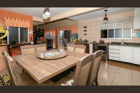 6_photo/94dce5c1f1.eef4d4ed5dafe0c3-ATLAS-7dc55773-1c46-4aa5-ab26-33b6cfb57d39.jpg de casa à venda com 4 quartos, 398m² em Bacacheri, Curitiba