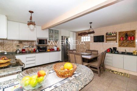 37_photo/94dce5c1f1.eef4d4ed5dafe0c3-ATLAS-a2f5a0ba-28b0-45b0-83b2-723004735994.jpg de casa à venda com 4 quartos, 358m² em Bacacheri, Curitiba