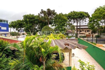 23_photo/94dce5c1f1.eef4d4ed5dafe0c3-ATLAS-af9fc521-13d3-4743-a754-5d3fcc4e7cba.jpg de casa à venda com 4 quartos, 358m² em Bacacheri, Curitiba