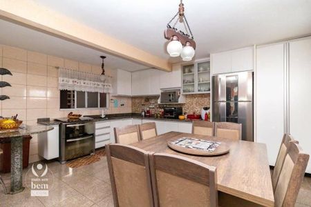 12_photo/94dce5c1f1.eef4d4ed5dafe0c3-ATLAS-b27fe480-0d2e-47e8-b9b5-3d91fcf7dbda.jpg de casa à venda com 4 quartos, 398m² em Bacacheri, Curitiba