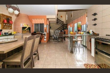 10_photo/94dce5c1f1.eef4d4ed5dafe0c3-ATLAS-c7b529be-a370-483c-bcb2-271d6294d8c4.jpg de casa à venda com 4 quartos, 398m² em Bacacheri, Curitiba