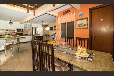 4_photo/94dce5c1f1.eef4d4ed5dafe0c3-ATLAS-e32b9f69-be6f-4980-932d-547d05b0fc14.jpg de casa à venda com 4 quartos, 398m² em Bacacheri, Curitiba