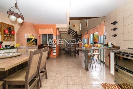 39_photo/94dce5c1f1.eef4d4ed5dafe0c3-ATLAS-f6d5e81a-6bc7-4bcb-a4fe-51505c470d16.jpg de casa à venda com 4 quartos, 358m² em Bacacheri, Curitiba