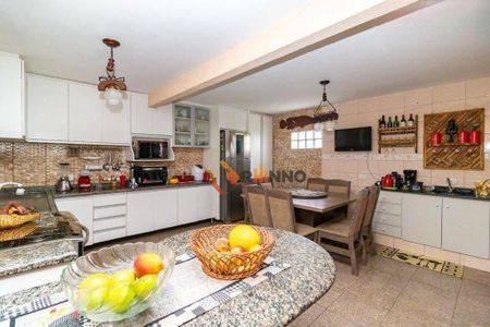 7_photo/94dce5c1fb.10655cb5bd00a8f7-ATLAS-210ec663-c39b-41e1-8ab9-b150d947c21d.jpg de casa à venda com 5 quartos, 398m² em Bacacheri, Curitiba