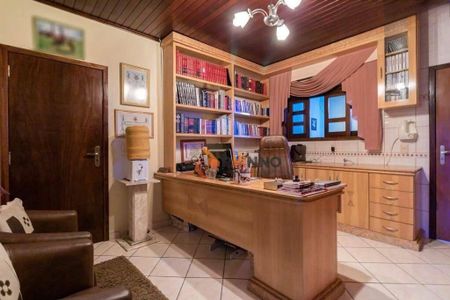 48_photo/94dce5c1fb.10655cb5bd00a8f7-ATLAS-8feb0479-4008-4739-8123-6322853be80d.jpg de casa à venda com 5 quartos, 398m² em Bacacheri, Curitiba