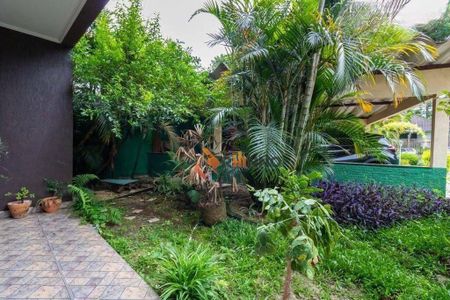 4_photo/94dce5c1fb.10655cb5bd00a8f7-ATLAS-e3886cba-5ee1-4b02-a779-00832a9a8df7.jpg de casa à venda com 5 quartos, 398m² em Bacacheri, Curitiba