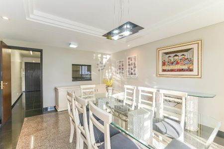 17_photo/94dce5c2cb.b7a28b76476596d7-ATLAS-36833ada-39e5-4e94-83b7-39ec7375a0f0.jpg de casa à venda com 5 quartos, 400m² em Bacacheri, Curitiba