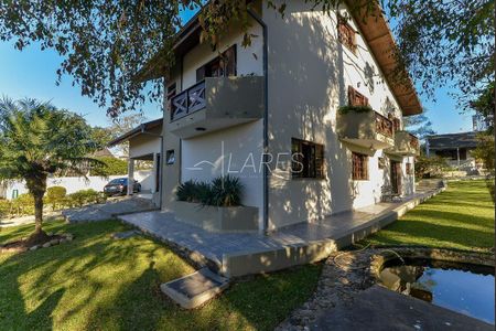 2_photo/94dce5c2cb.b7a28b76476596d7-ATLAS-e3098093-49bd-4874-8620-3cd9aeb6fbea.jpg de casa à venda com 5 quartos, 400m² em Bacacheri, Curitiba