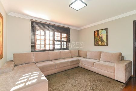 13_photo/94dce5c2cb.b7a28b76476596d7-ATLAS-ff9bb00c-1a03-4f38-9a0d-84a47e0b5ac9.jpg de casa à venda com 5 quartos, 400m² em Bacacheri, Curitiba