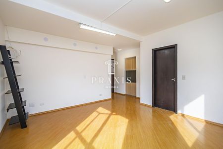 18_photo/94dce5c685.75e2b3fb788f2d45-ATLAS-fa589724-2660-4e0e-b6da-49c3d88e1edf.jpg de casa para alugar com 3 quartos, 450m² em Bacacheri, Curitiba