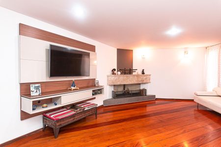 3_photo/94dce5c6dd.02f29140979457be-ATLAS-f5d60ae9-e0fa-43d9-83bd-9cf2e27db00c.jpg de casa à venda com 4 quartos, 725m² em Bacacheri, Curitiba