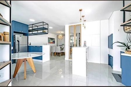 7_photo/94dce5c71f.bdf1def5ceb5107f-ATLAS-44fd3429-4b9b-4198-8073-89237c60e75c.jpg de casa à venda com 4 quartos, 290m² em Bacacheri, Curitiba