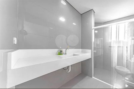 8_photo/94dce5c71f.bdf1def5ceb5107f-ATLAS-49c86ff9-1281-4ff2-bf7e-d3d540dce19a.jpg de casa à venda com 4 quartos, 290m² em Bacacheri, Curitiba