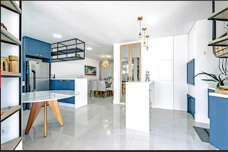 6_photo/94dce5c71f.bdf1def5ceb5107f-ATLAS-55aec4c7-624e-4a1d-a49e-8abaf5c7173f.jpg de casa à venda com 4 quartos, 290m² em Bacacheri, Curitiba