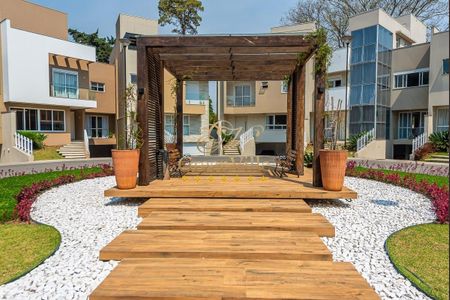 2_photo/94dce5c747.ceff8192393c33de-ATLAS-18b559fc-5640-4c2d-87d9-29fe9cfccf2f.jpg de casa à venda com 3 quartos, 312m² em Bacacheri, Curitiba