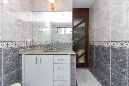 45_photo/94dce5c845.7f057c72c49660dd-ATLAS-2a58387e-c41d-40ed-bbdf-c986e0d9cf73.jpg de casa à venda com 4 quartos, 299m² em Jardim Social, Curitiba