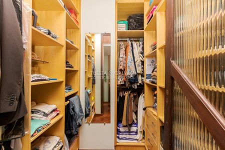 42_photo/94dce5c845.7f057c72c49660dd-ATLAS-471699b2-1a96-41b1-a26a-e8b94cb17c13.jpg de casa à venda com 4 quartos, 299m² em Jardim Social, Curitiba