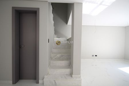 21_photo/94dce5c8ab.66cec5d233657e69-ATLAS-b293bd2f-dfb4-4e60-9c82-d5e4d6a9eda4.jpg de casa à venda com 3 quartos, 204m² em Bacacheri, Curitiba