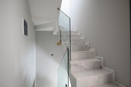 36_photo/94dce5c8ab.66cec5d233657e69-ATLAS-cf784d59-9b1f-48d7-8d3e-d9374dbc5102.jpg de casa à venda com 3 quartos, 204m² em Bacacheri, Curitiba