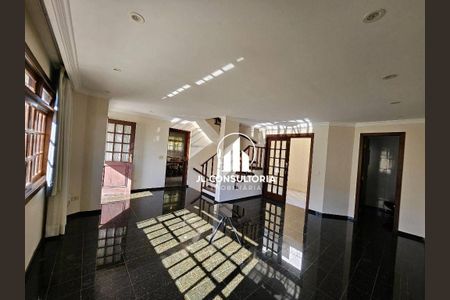 5_photo/94dce5c8ab.6a62c812bfd1b9a5-ATLAS-a9ca763a-2c48-4a98-bed3-3f57e8053535.jpg de casa à venda com 5 quartos, 237m² em Jardim Social, Curitiba