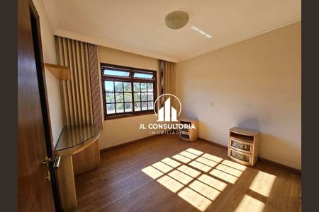 7_photo/94dce5c8ab.6a62c812bfd1b9a5-ATLAS-e6e6b3d4-7c86-446a-b620-4706306c7b28.jpg de casa à venda com 5 quartos, 237m² em Jardim Social, Curitiba