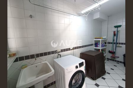 11_photo/94dce5c8ab.bcf0086a97f8499a-ATLAS-c2ab3df1-3a53-4738-bfad-b17417dcf36c.jpg de casa à venda com 4 quartos, 208m² em Jardim Social, Curitiba