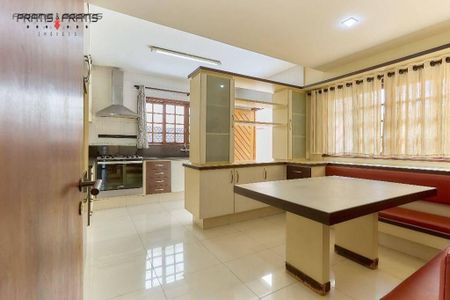 1_photo/94dce5c8c1.1987c265c069de70-ATLAS-0156e5cc-6b7d-49bc-b2dc-c26930fe3fbc.jpg de casa à venda com 5 quartos, 330m² em Jardim Social, Curitiba