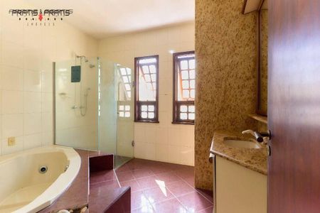 4_photo/94dce5c8c1.1987c265c069de70-ATLAS-35dd9a85-72d2-42ee-a1c6-3a963aaa5e45.jpg de casa à venda com 5 quartos, 330m² em Jardim Social, Curitiba