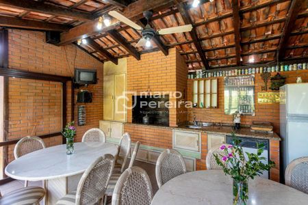 3_photo/94dce5c96f.a095ebe9a9b9d05b-ATLAS-3f5b89ce-c8a6-479b-9f9a-162a49663e60.jpg de casa à venda com 3 quartos, 211m² em Jardim Social, Curitiba