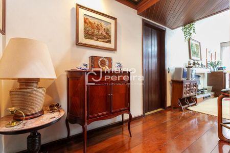 8_photo/94dce5c96f.a095ebe9a9b9d05b-ATLAS-fc9ae00a-06db-4b63-aa93-37b58dffd8d6.jpg de casa à venda com 3 quartos, 211m² em Jardim Social, Curitiba