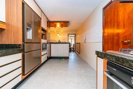 12_photo/94dce5c977.f4a5c666155909d5-ATLAS-0c8bccb9-a33f-443f-9c8c-2d9d5acb6452.jpg de casa à venda com 4 quartos, 418m² em Jardim Social, Curitiba