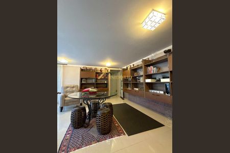 2_photo/94dce5c9c7.49e5f4e107e90c19-ATLAS-bc818371-94ec-4b9c-af9c-9194eacba4fc.jpg de casa à venda com 3 quartos, 461m² em Jardim Social, Curitiba