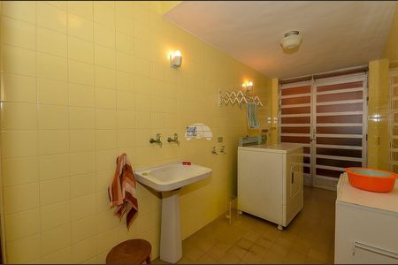 27_photo/94dce5c9dd.916125717580b33a-ATLAS-26f6db62-636d-47df-98e7-0ab3e93bca09.jpg de casa à venda com 6 quartos, 246m² em Jardim Social, Curitiba