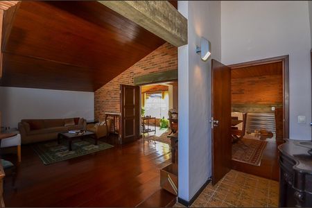4_photo/94dce5c9dd.916125717580b33a-ATLAS-9ff69c2a-5b52-4a04-b36d-42a28eca3365.jpg de casa à venda com 6 quartos, 246m² em Jardim Social, Curitiba