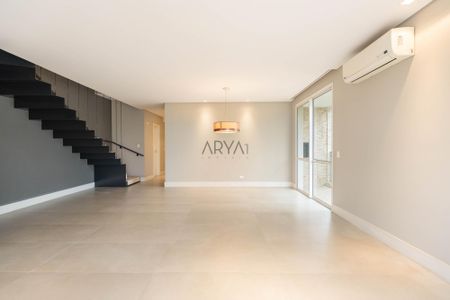 10_photo/94dce5ca8f.f2c566af87aa0db4-ATLAS-6260c8d3-e189-4d21-97b2-a81e793d51d1.jpg de apartamento à venda com 2 quartos, 165m² em Hugo Lange, Curitiba