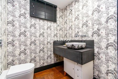 8_photo/94dce5ca9d.d60ed16da6b331d7-ATLAS-8914d49a-ad18-4ef2-aa93-36651585c143.jpg de casa à venda com 3 quartos, 422m² em Hugo Lange, Curitiba