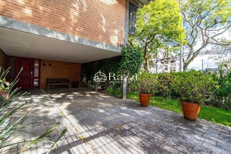 32_photo/94dce5ca9d.d60ed16da6b331d7-ATLAS-d106885f-372b-4dcc-ad8d-16f542422d9b.jpg de casa à venda com 3 quartos, 422m² em Hugo Lange, Curitiba