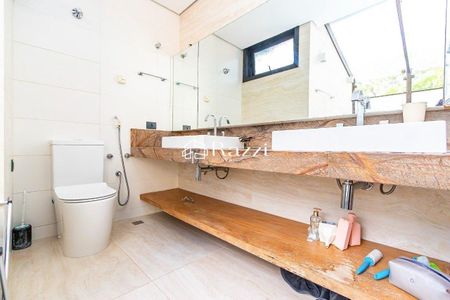 24_photo/94dce5ca9d.d60ed16da6b331d7-ATLAS-ee4ba2af-ec94-4c88-b63d-1c29df9f8d11.jpg de casa à venda com 3 quartos, 422m² em Hugo Lange, Curitiba