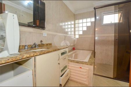 12_photo/94dce5cabf.0a1f53cfe491d931-ATLAS-40006c29-64ae-4dfe-9713-e009b977066e.jpg de casa à venda com 3 quartos, 254m² em Hugo Lange, Curitiba