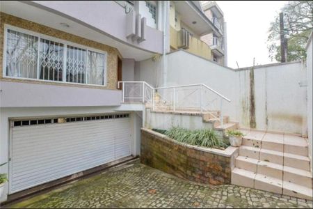 11_photo/94dce5cabf.0a1f53cfe491d931-ATLAS-4a670145-72b8-42e0-8e2f-3a7df613d0bb.jpg de casa à venda com 3 quartos, 254m² em Hugo Lange, Curitiba