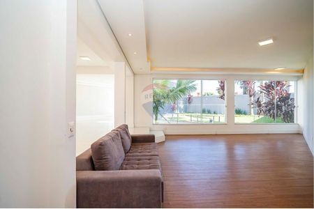 3_photo/94dce5cd21.8c3015100322655e-ATLAS-12167e54-1f2f-4d36-bc69-822bece9e8f7.jpg de casa para alugar com 3 quartos, 514m² em Hugo Lange, Curitiba
