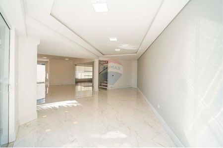 8_photo/94dce5cd21.8c3015100322655e-ATLAS-6690d3ec-3da0-44fc-846a-6c6e46e9ae53.jpg de casa para alugar com 3 quartos, 514m² em Hugo Lange, Curitiba