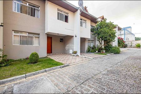 6_photo/94dce5ce1f.4dac0df083c1e492-ATLAS-e4b1e8f6-316f-4e56-9a50-60a3f53d588c.jpg de casa à venda com 3 quartos, 120m² em Bacacheri, Curitiba